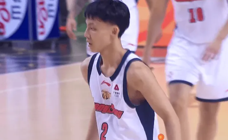 开云官网-广东半场压制同曦!焦泊乔徐杰齐爆,三外崩盘,同曦无稳定得分点